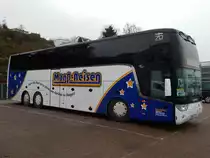 Van Hool TX17 von Manß-Reisen aus Deutschland im Stadthafen Sassnitz am 31.12.2017