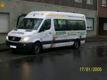 hier haben wir schon einen von den neuen dieser hier ist der gelbe b�rgerbus nach winnekendonk-sonsbeck am kevelaer bahnhof