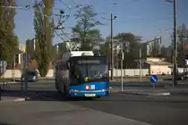 Bus der Linie 3 biegt auf den Bahnhofsvorplatz von Pardubice ein. 31.10.2019 08:50 Uhr.