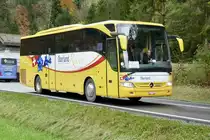 MB Tourismo 'BE 345 856' von Oberland Reisen unterwegs, mit den Reisenden von Grindelwald die in Zweilütschinen umstiegen, direkt nach Interlaken Ost, am 2.11.19 bei der Abzweigung Zweilütschinen.