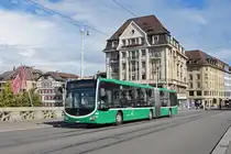 Mercedes Citaro 7020, auf der Linie 34, überquert die Mittlere Rheinbrücke. Die Aufnahme stammt vom 01.10.2019.