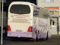 Neoplan Starliner von Haschick aus Deutschland im Stadthafen Sassnitz am 01.01.2018