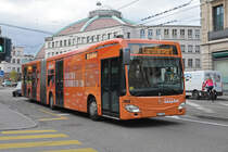 Mercedes Citaro 7052 mit der easy Jet Werbung, auf der Linie 50, fährt zur Endstation am Bahnhof SBB. Die Aufnahme stammt vom 12.11.2019.