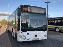 TF VG 243 der Verkehrsbetriebe Teltow-Fläming Abfahrt von der Haltestelle Bahnhof Jüterbog am 30. Oktober 2019.