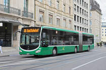 Mercedes Citaro 7042, auf der Linie 30, fährt Richtung Haltestelle Steinenschanze. Die Aufnahme stammt vom 12.11.2019.