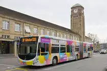 Nach dem der Mercedes Citaro 7026 nach einer heftigen Kollision nicht mehr eingesetzt werden kann, hat der Mercedes Citaro 7016 die Werbung für 100 Jahre Adullam-Stiftung übernommen. Hier steht der Bus am 11.11.2019 an der Endstation der Linie 30 am badischen Bahnhof.
