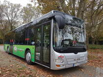 Hier wartet RA UL 318 von Lauk Reisen auf einen nächsten Einsatz. Gesichtet am 27.10.2019 am Bahnhof in Karlsruhe Durlach.