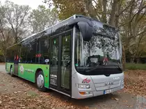 Hier wartet RA UL 318 von Lauk Reisen auf einen nächsten Einsatz. Gesichtet am 27.10.2019 am Bahnhof in Karlsruhe Durlach.