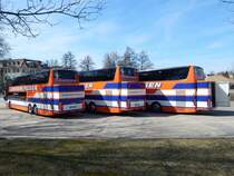 Drei Van Hool TX27 von Janssen Reisen aus Deutschland in Waren am 07.04.2018