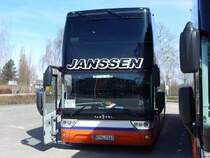 Van Hool TX27 von Janssen Reisen aus Deutschland in Waren am 07.04.2018