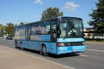 Bus Rodewisch / Bus Vogtland: Setra S 213 UL (ASZ-KM 40) vom Omnibusbetrieb E. Meichsner GmbH, aufgenommen im Oktober 2019 am Busbahnhof von Rodewisch.