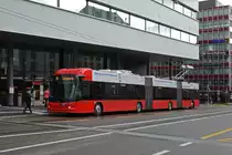 Hess Doppelgelenk Trolleybus 42, auf der Linie 20, fährt zur Haltestelle Schanzenstrasse. Die Aufnahme stammt vom 21.12.2019.