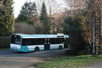 Ein Solaris Urbino 12 der RSVG an der Start/Endhaltestelle Niederdollendorf Bahnhof auf der Linie 520 (Niederdollendorf BF - Oberpleis).

Niederdollendorf
28.12.2019