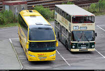 Neoplan Cityliner (AW-70-067) von Iversenbus.dk und MAN SD 200 (B-AA 3294) der BCT Berlin City Tour GmbH stehen auf dem Busparkplatz an der Kaistraße in Kiel.
Aufgenommen von der Gablenzbrücke.
[2.8.2019 | 16:25 Uhr]