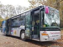 Hier ist der KA W 9070 von Wöhrle Reisen auf der SEV Linie S5 nach Pforzheim im Einsatz. Gesichtet am 02.11.2019 am Bahnhof in Karlsruhe Durlach.