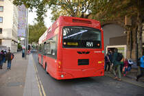 24.10.2018 / London, London Eye > Waterloo Station / Wright Volvo hydrogen bus / LK60 HPL.