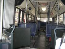 Der Nachl�ufer des Wagen 4877 von innen, diese Neoplan N4021 Baujahr 1995 werden allm�lich alle durch die Neuen Solaris Urbino 18 ersetzt. Wobei die Neos den besseren Fahrkomfort aufweisen als die Urbino von Solaris. Ausserdem haben die Solaris keinen Linienverlaufs Anzeiger wie die alten Busse. 