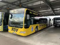 RT-EH 5513 (Baujahr 2007) vom Reutlinger Stadtverkehr in Reutlingen, In Laisen. Der Bus war von 2007 bis 2013 bei Karl Hahn und kam anschließend zum RSV, wo er noch heute fährt.