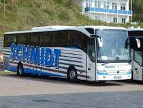 Mercedes Tourismo von Schmidt aus Deutschland im Stadthafen Sassnitz am 29.04.2018