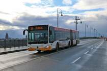 Mainzer Mobilität Mercedes Benz Citaro 2 G Wagen 926 am 18.01.20 auf der Theodor Heuss Brücke die zur Zeit für Autos gesperrt ist