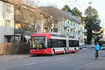 Stadtbus Winterthur Nr. 122 (Hess Swisstrolley 3 BGT-N1C) am 14.1.2020 bei der Haltestelle Autobahn
