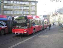 Volvo 807 �berholt am 23.12.08 beim Bahnhofplatz von Bern den Volvo 806.