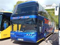 Neoplan Spaceliner von Dens aus Deutschland im Stadthafen Sassnitz am 04.05.2018