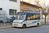 VW Bus mit Aufbau des Rumer Funktaxis - Schöpf Roland, abgestellt in der Siemensstraße in Neu-Rum. Diese Fahrzeuge kommen auf der VVT-Linie 8357 (Rumer Linie) zum Einsatz. Aufgenommen 11.1.2020.