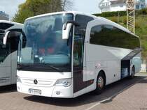 Mercedes Travego aus Österreich im Stadthafen Sassnitz am 04.05.2018