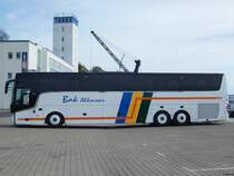 Van Hool TX17 von Bak Reizen Alkmaar aus den Niederlanden im Stadthafen Sassnitz am 05.05.2018