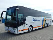 Van Hool TX17 von Bak Reizen Alkmaar aus den Niederlanden im Stadthafen Sassnitz am 05.05.2018