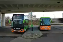 FlixBus Setra 5000 und Mercedes Benz Tourismo am 01.03.20 in Ludwigshafen Hbf 