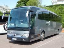 Mercedes Travego von EWÜ Bustouristik aus Deutschland im Stadthafen Sassnitz am 21.05.2018