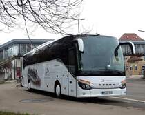 Setra S 515 HD mir VIking-Kreuzfahrten-Werbung in Sindelfingen am Bahnhof am 14.02.2020
