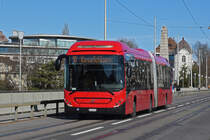 Volvo Hybrid 886, auf der Linie 10, überquert die Kornhausbrücke. Die Aufnahme stammt vom 24.02.2020.