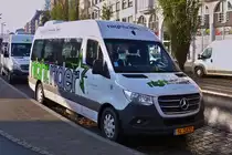 SL 2432, Mercedes Benz Sprinter von Sales Lentz im Night Rider Look, gesehen beim Bahnhof in Esch Alzette. 05.12.2019