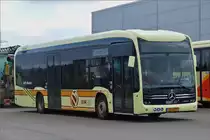 DC 4423, auf einem Autohof in der Nähe von Mersch, habe ich diesen Vollelektrischen Mercedes Benz eCitaro Bus von Demy Cars gesehen und von der Straße aus fotografiert. 07.03.2020