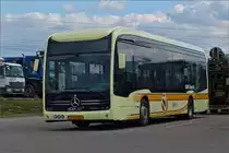 DC 4423, auf einem Autohof in der Nähe von Mersch, habe ich diesen Vollelektrischen Mercedes Benz eCitaro Bus von Demy Cars gesehen und von der Straße aus fotografiert. 07.03.2020