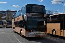 EW 1055, Setra S 431 DT von Emile Weber, gesehen auf dem Busparkplatz in Luxemburg. 29.03.2019