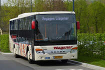 WV 2071, Setra S 46 LE von Voyages Wagner, steht nahe dem Bahnhof in Ettelbrück. 23.04.2019