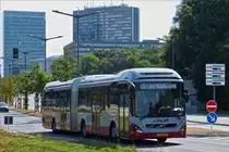 YB 6893, Volvo Hybrid Gelenkbus des CFL, aufgenommen in den Straßen der Stadt Luxemburg. 02.08.2019