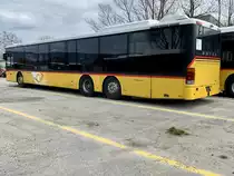 Heckansicht der PostAuto Setra 319 NF die am 17.3.20 bei Interbus in Yverdon parkiert ist.