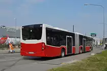 Wärend der Grossbaustelle zwischen Muttenz und Pratteln werden Busse aus Wien als Tram Ersatz auf der Linie 14 eingesetzt. Hier bedient der Mercedes Citaro 99 die Haltestelle Lachmatt. Die Aufnahme stammt vom 28.03.2020.