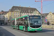Mercedes Citaro 7043, auf der Linie 34, überquert die Mittlere Rheinbrücke. Die Aufnahme stammt vom 28.03.2020.