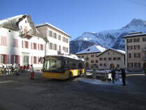 Postauto/Regie Scuol GR 102 393 (Mercedes Citaro Facelift O530LE) am 20.1.2020 in Sent, Plaz. In der Wintersaison wird die Linie 923 zweistündlich gefahren. Dies weil die sogenannte ''Traumpiste'' des Ski-Gebiebts Motta Naluns in Sent endet. Zurück ins Skigebiet gelangt man nur in dem man mit dem Postauto zurück nach Scuol fährt. Deshalb fahren die Zusatzkurse direkt und ohne Bedienung des Dorfes Scuol zum Bahnhof.