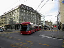 Bernmobil Nr. 42 (Hess Lightram 5 BGGT-22D DC) am 3.3.2020 kurz nach der Haltestelle Schanzenstrasse