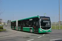 Wärend der Grossbaustelle zwischen Muttenz und Pratteln werden Busse als Tram Ersatz eingesetzt. Hier fährt der Mercedes Citaro 7034 zur Endstation an der Rothausstrasse. Die Aufnahme stammt vom 28.03.2020.