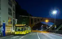 In der Nacht des 27.6.2018 ließ sich Wagen E-MO 790 (ex EVAG 4512) an der Haltestelle Zoo/Stadion im Stadtteil Sonnborn im Rahmen eines Schienenersatzverkehrs ablichten.