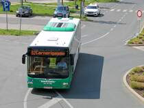 Graz. Die Buslinie 62, welche normalerweise von den Graz Linien betrieben wird, wird ab 14.04.2020 von Subunternehmen gefahren. Am 20.04.2020 war auf dieser Linie ein MAN Lion's City von Weiss vertreten, hier beim Verlassen der Starthaltestelle Puntigam. 