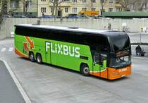 Volvo B11R 6x2 Plaxton ELITE i, 'P27' von 'Polskibus.com /Flixbus'. Berlin -ZOB im Februar 2020.